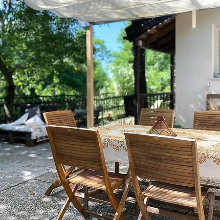 Pet Friendly In With Kitchen Holiday home