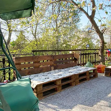 Pet Friendly In With Kitchen Holiday home