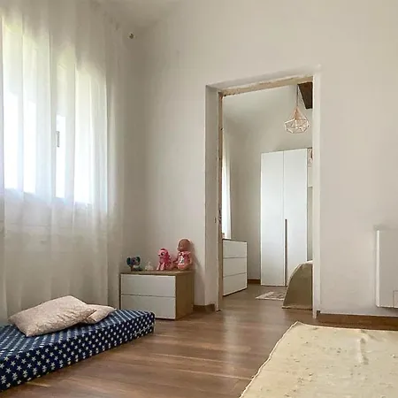 Pet Friendly In With Kitchen