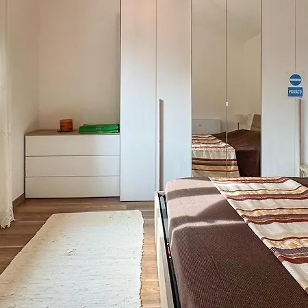 Pet Friendly In With Kitchen Dego